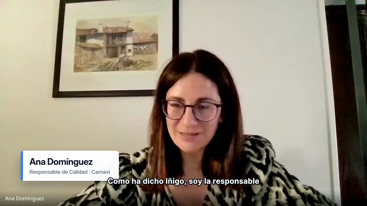 Ana Domínguez, Qualitätsleiterin bei Carnavi, während des Interviews